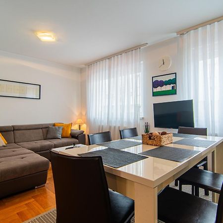 Flexible Selfcheckins 97 - Zagreb - Garden - Parking- Loggia - 2 Bedrooms Ngoại thất bức ảnh